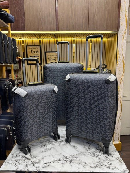 شنط سفر michael kors